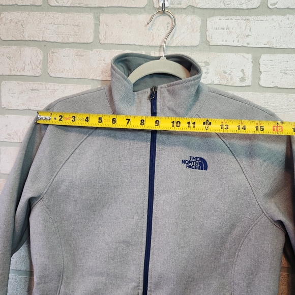 The North Face Womens Grey Jacket Full Zip Warm Navy Blue Stitching Size M  EUC - Picture 11 of 14